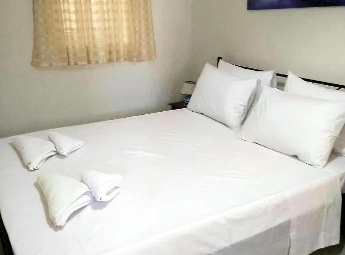 בית נופש Captain John's *